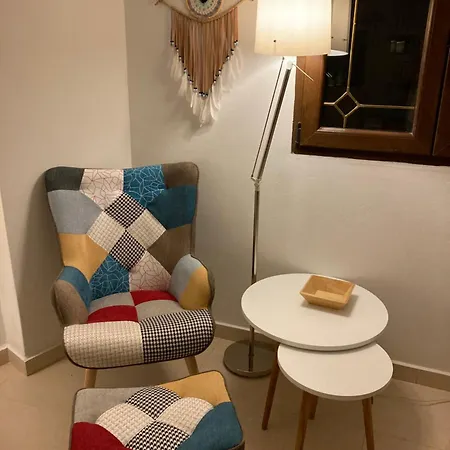 דירה Mimis & Connie 2 *