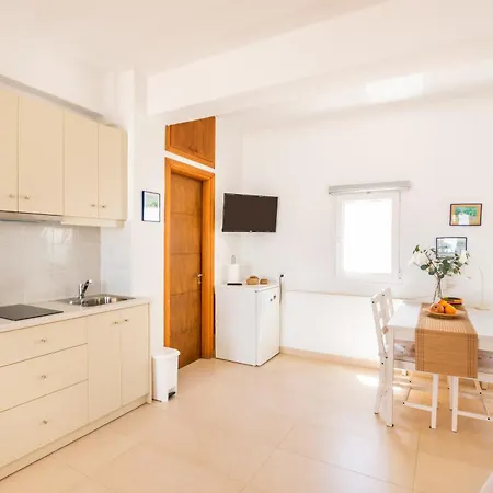 Mimis & Connie 2 קרפאטוס