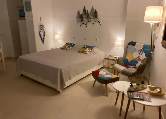 Mimis & Connie 2 * كارباثوس